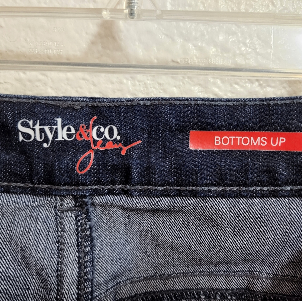 Style & Co. Sz 8 Great Shape Bottoms Up Jeand